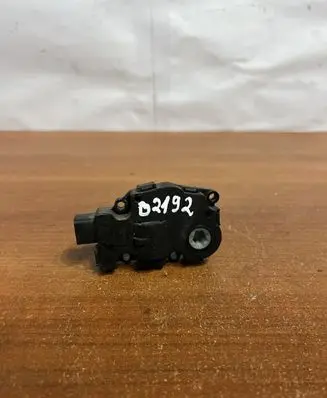 Mercedes-Benz C W204 A/C air flow flap actuator/motor 410475520 D2192