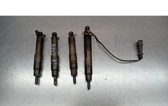 Volkswagen PASSAT B5 Fuel injectors set 028130201S