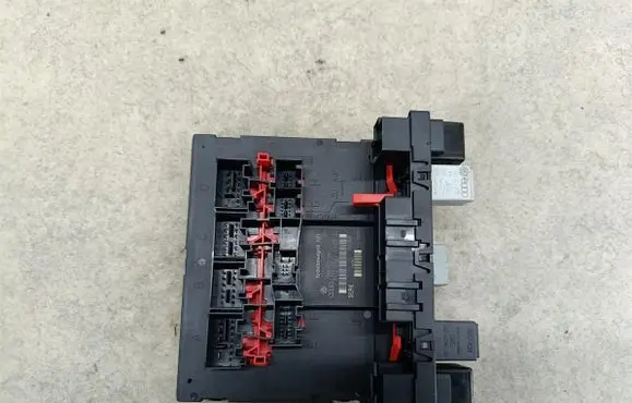 Skoda Octavia Mk2 (1Z) Comfort/convenience module 1K0937049N