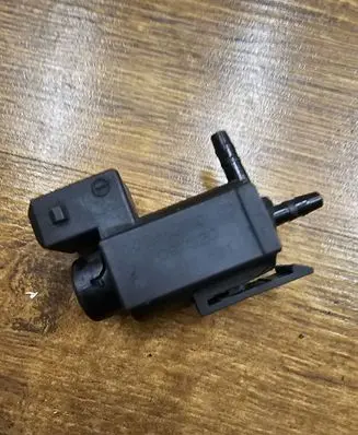 BMW 5 E60 E61 Turbo solenoid valve 0231800 7810831