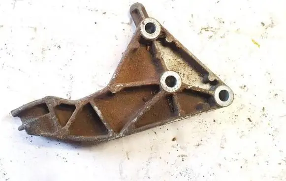 Ford C-MAX I Engine mounting bracket 90575234