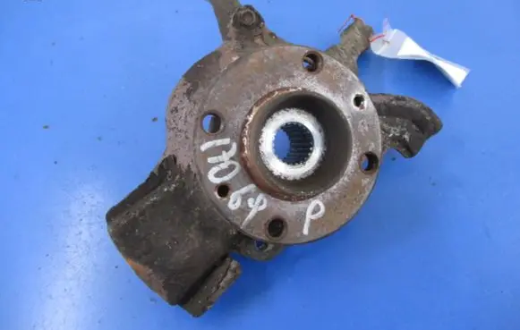 Fiat 500 Cinquecento Front wheel hub spindle knuckle