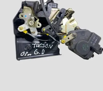 Hyundai Tucson JM Rear door lock
