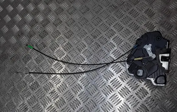 Toyota Verso Front door lock A046693