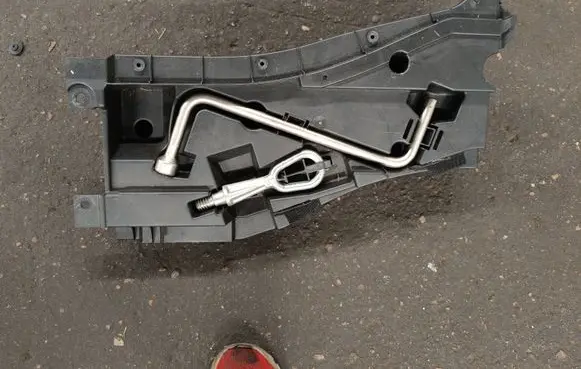BMW X5 E53 Tool box 51478244764