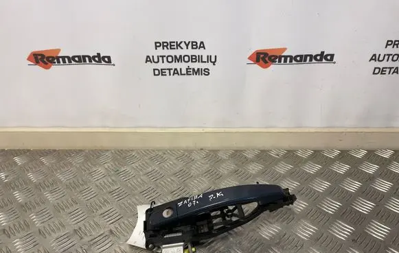 Opel Zafira B Front door exterior handle