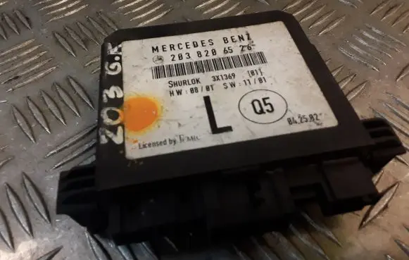 Mercedes-Benz C W203 Door control unit/module 2038206526 A2038206526