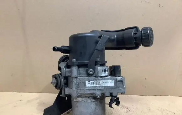 Peugeot 508 Power steering pump 9806445080
