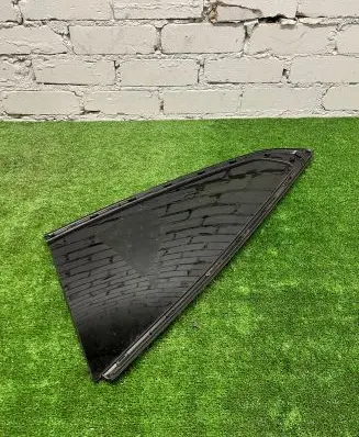 BMW M4 G82 G83 Rear side window 7482715 7482713