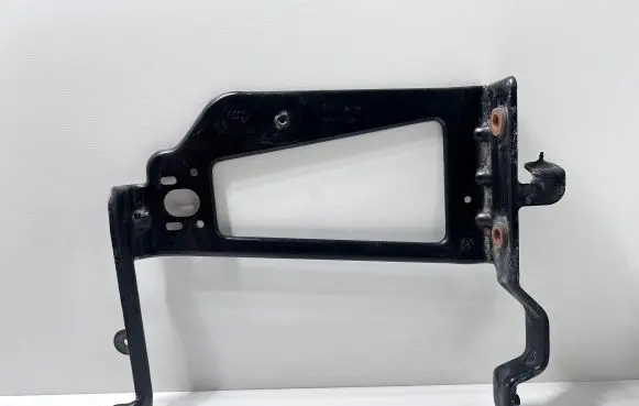 Audi Q7 4M Radiator support slam panel bracket 4M0121261R