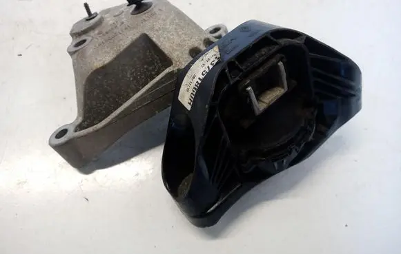 Renault Kadjar Engine mount vacuum valve 112327345R