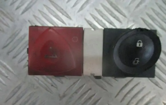 Renault Megane II Hazard light switch