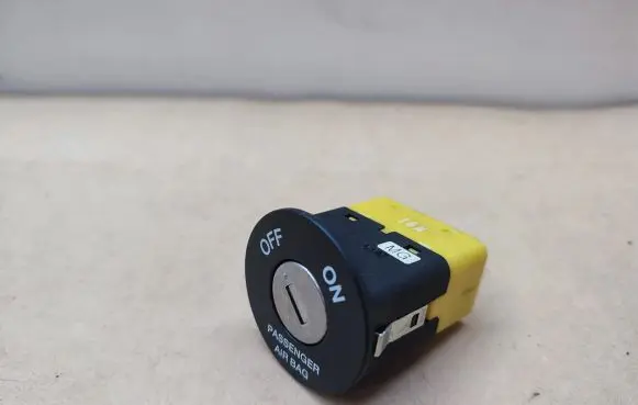 KIA Magentis Passenger airbag on/off switch 