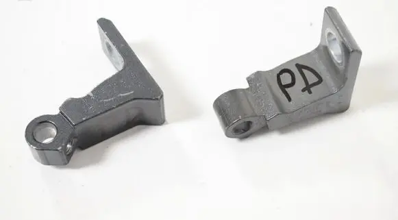 Volkswagen Touran I Front door upper hinge 8K0831402E
