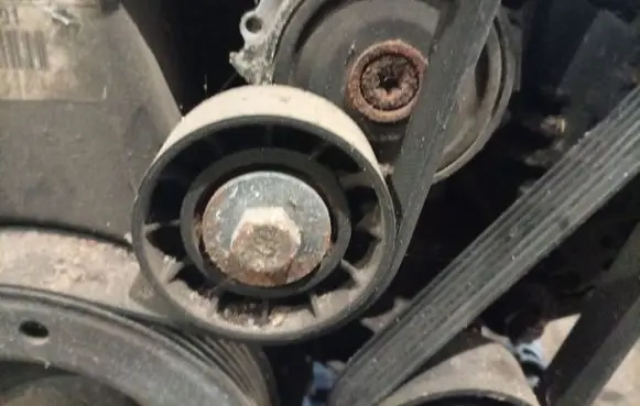 Ford Mondeo MK IV Generator/alternator belt tensioner