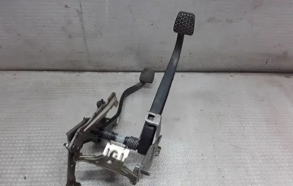 Opel Meriva A Pedal assembly 