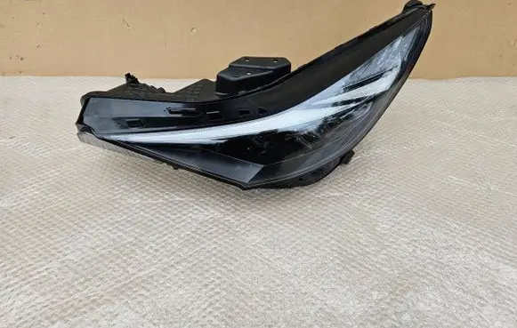 Hyundai Elantra VI Headlight/headlamp