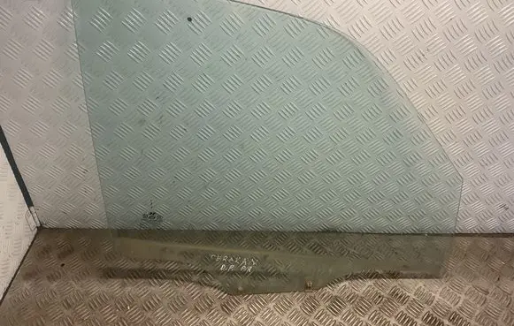 Hyundai Terracan Front door window glass four-door