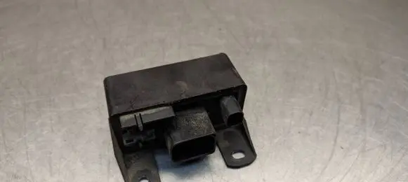 Glow plug pre-heat relay