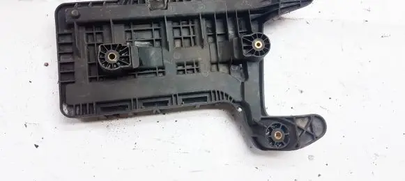 Volkswagen Jetta VI Battery box tray 1K0915333