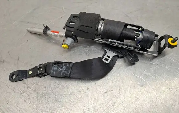 Volvo V50 Front seatbelt 8639692
