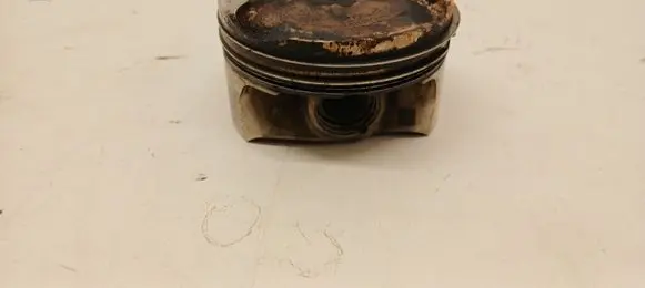 BMW 5 G30 G31 G38 Piston 8600381