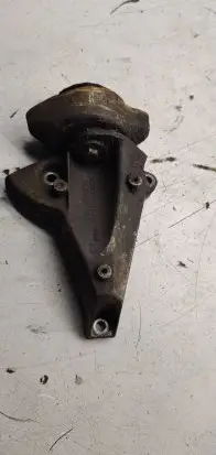 Volkswagen PASSAT B5.5 Engine mount bracket 8D0399113at