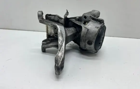 Audi Q5 SQ5 Engine mount bracket 8R0199381