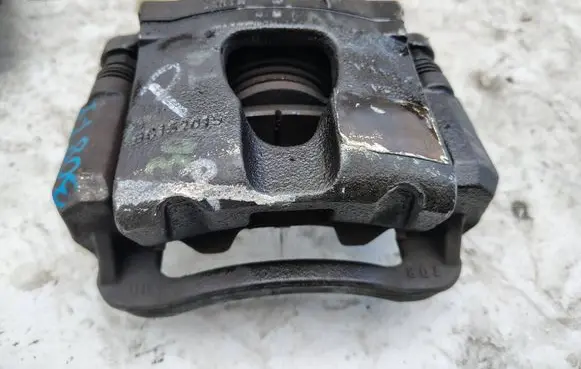 Peugeot 308 Front brake caliper 