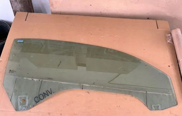 Chevrolet Camaro Sliding door window/glass 