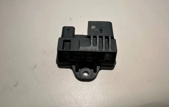 BMW 5 GT F07 Glow plug pre-heat relay 8519472 E2110021046 151216