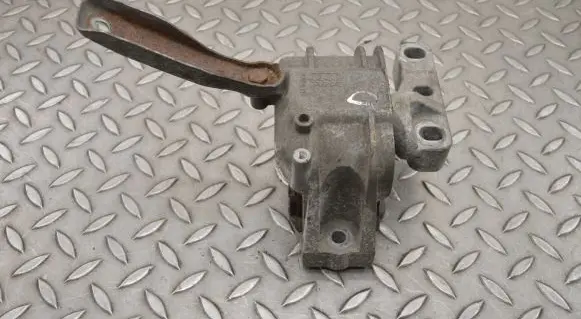 Audi TT TTS Mk2 Engine mount bracket 8J0199262
