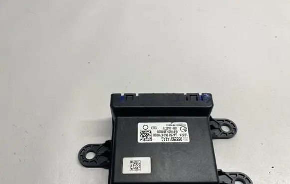 Chrysler Pacifica Other devices 068293147AC