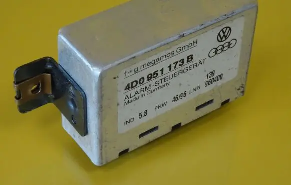 Audi A4 S4 B5 8D Alarm control unit/module 4D0951173B