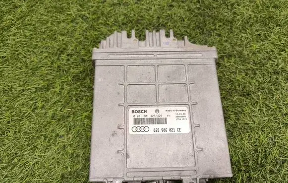 Audi A4 S4 B5 8D Engine control unit/module 028906021CE 0281001425 28SA2886