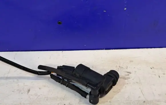 Volvo XC90 Headlight washer pump 30663273