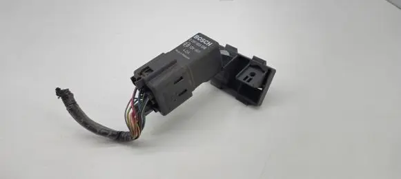 Skoda Octavia Mk2 (1Z) Glow plug pre-heat relay 038907281D