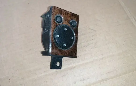 Wing mirror switch