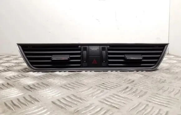 Skoda Superb B8 (3V) Dash center air vent grill 3V0820951C