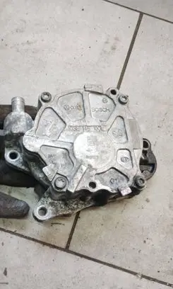 Volkswagen PASSAT B7 Vacuum pump 03L145100F 080612B4