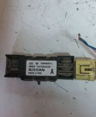 Nissan Primera Airbag deployment crash/impact sensor 98830AY000 0285003019