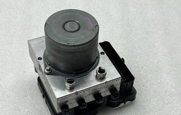 Toyota Yaris Cross ABS Pump 445400D861