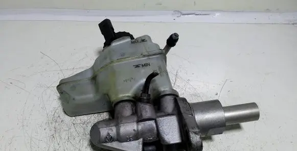 Skoda Octavia Mk2 (1Z) Master brake cylinder 1K0945459A