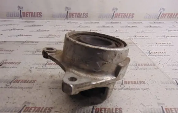 Honda FR-V Engine mount bracket