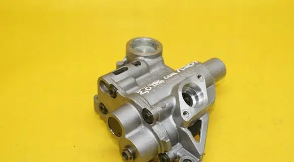 Audi A4 S4 B8 8K Oil pump 06H115105AC