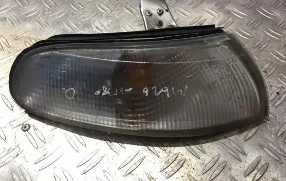 Mazda 626 Front indicator light