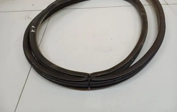 Volkswagen PASSAT B6 Rubber seal front coupe door 