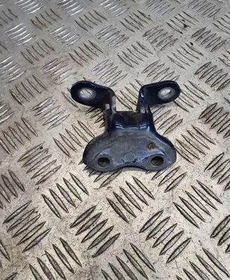 Toyota Avensis T270 Front door lower hinge 