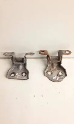 Toyota Land Cruiser (BJ70) Front door lower hinge 