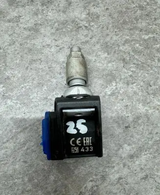 Mercedes-Benz C W206 Tire pressure sensor A0009058706 53B7BB2B